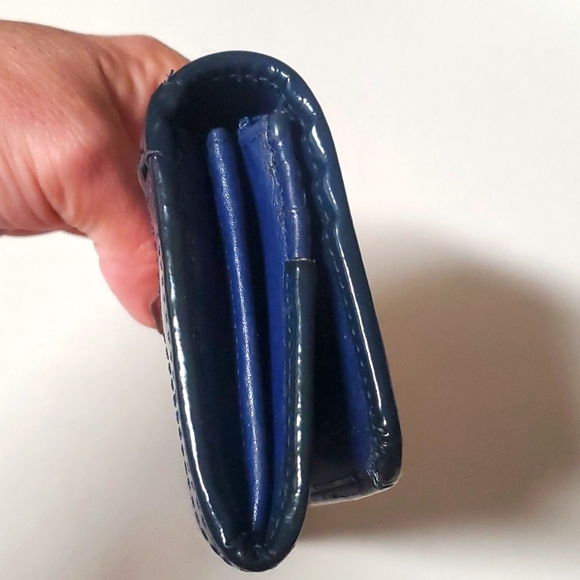 Burberry navy patten leather and canvas signature wallet. - Picture 10 of 13